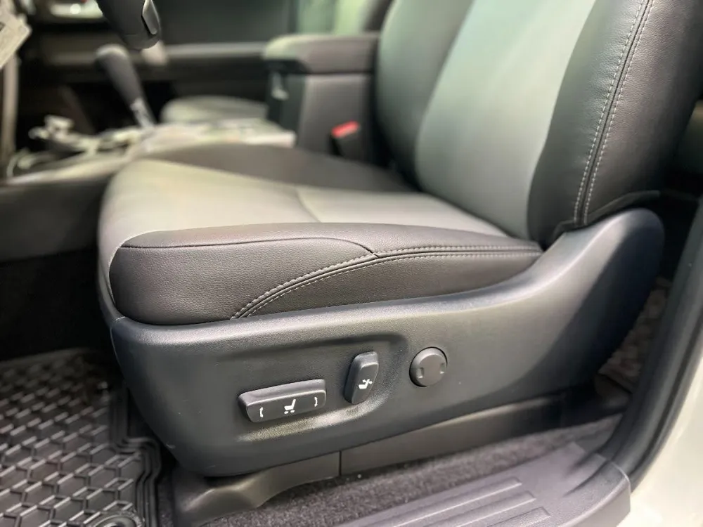 2022 Toyota 4Runner SR5 Super White 9